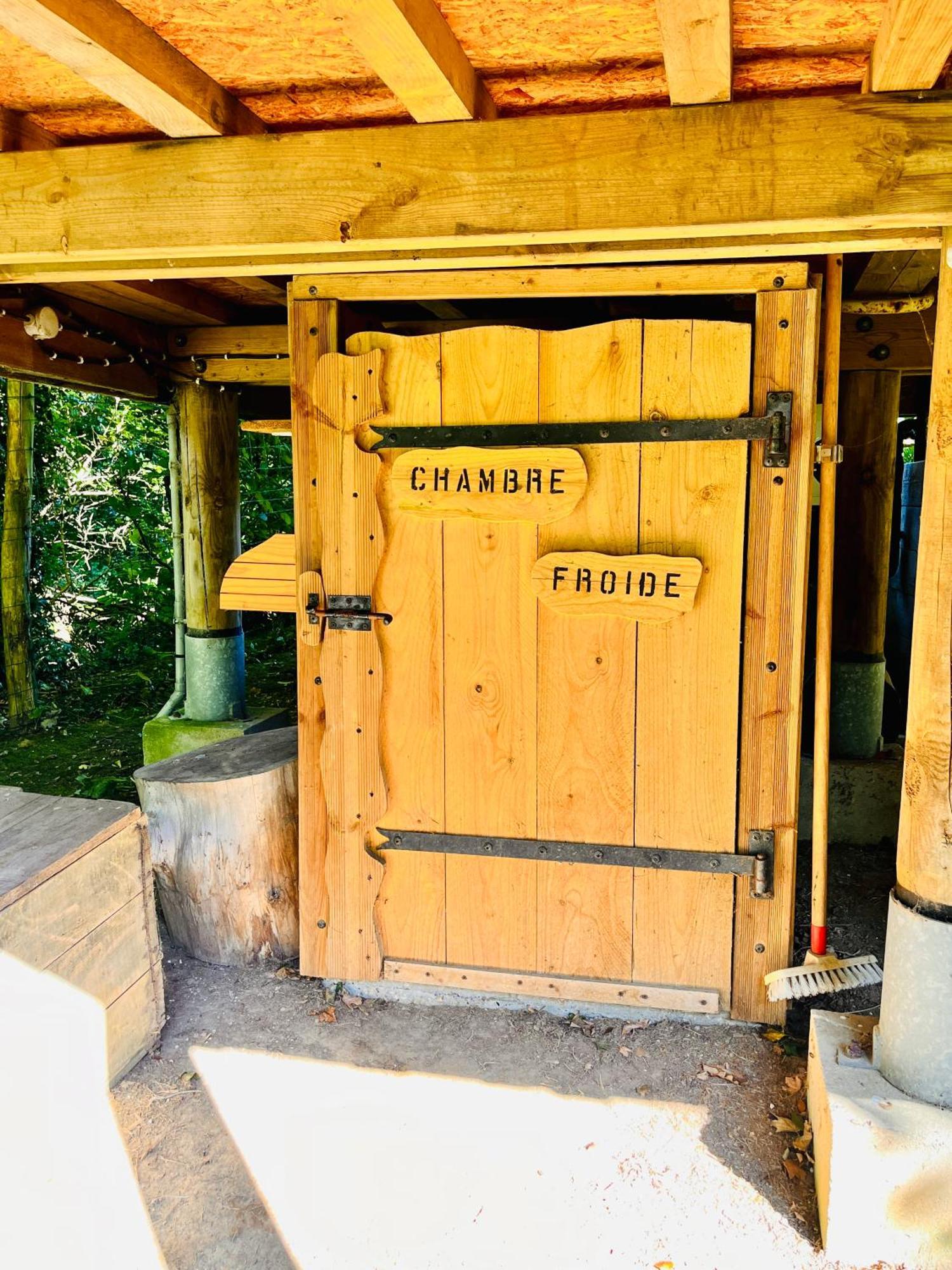 La Cabane Perchee Du Trappeur Écrainville Exteriér fotografie