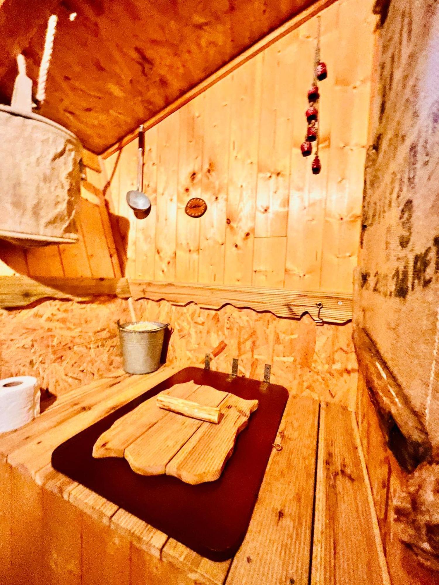 La Cabane Perchee Du Trappeur Écrainville Exteriér fotografie
